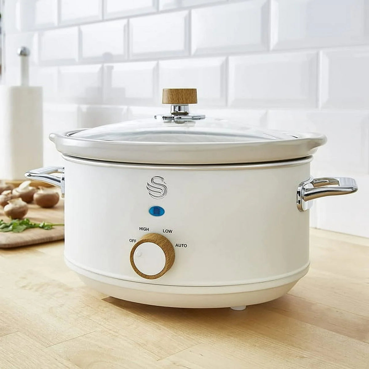 3.7 qt White Slow Cooker B366