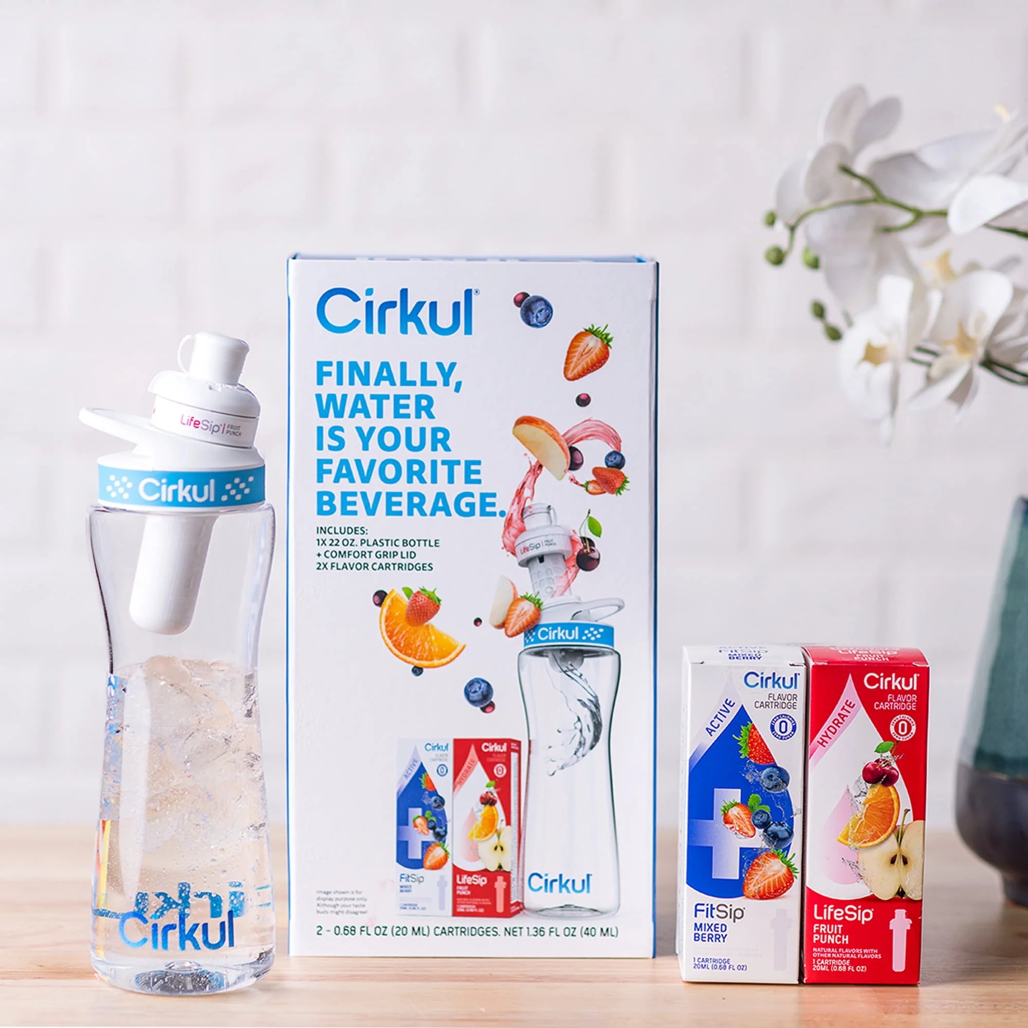 22oz Plastic Water Bottle Starter Kit with Blue Lid and 2 Flavor Cartridges Z633974